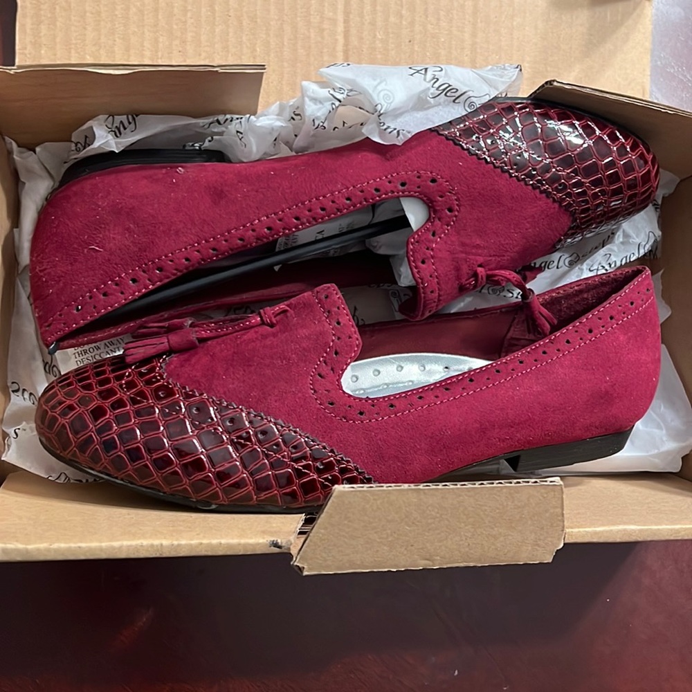 Womens wine loafer with tassel